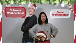 Unsere Online-Redaktion wünscht frohe Weihnachten – und das auf Schwäbisch. Hier Tina Vo (rechts) und Florian Dürr. Foto: Tina Vo/Shutterstock/Natalia Karebina