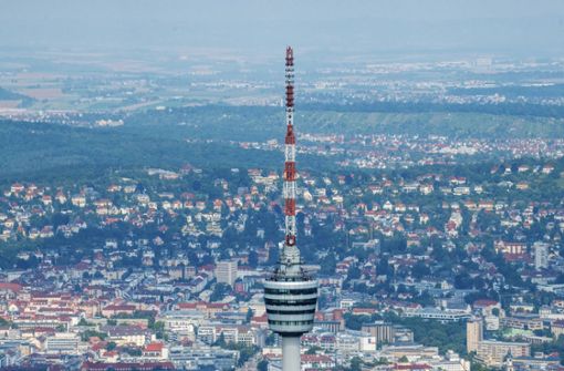 Den Stuttgarter Fernsehturm kennt jeder. Aber wie sieht es mit den Eckkneipen Max & Moritz aus, die in der Innenstadt an vielerorts zu finden sind? Foto: imago images/Oliver Willikonsky/Oliver Willikonsky via www.imago-images.de
