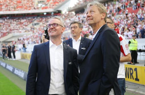 Guido Buchwald (rechts) hat die Philosophie des VfB Stuttgart kritisiert. Foto: Pressefoto Baumann/Hansjürgen Britsch