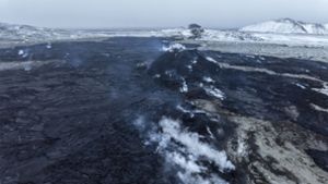 Ein Blick auf die dampfende Vulkanspalte auf der isländischen Halbinsel Reykjanes. Foto: dpa/Marco Di Marco