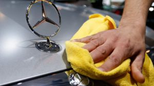 Seit vergangenem Dienstag ermittelt die Staatsanwaltschaft Stuttgart im Zusammenhang mit Abgas-Manipulationen bei Dieselfahrzeugen „gegen namentlich bekannte und unbekannte Mitarbeiter der Daimler AG wegen des Verdachtes des Betrugs und der strafbaren Werbung.“ Foto: EPA FILE