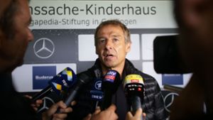 Jürgen Klinsmann im Fokus der Medien – und bald wieder auf der Trainerbank Foto: Baumann