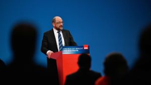 SPD-Chef MArtin Schulz trägt dick auf, doch die Resonanz bleibt mau  – widerwillig folgt ihm die Partei in Richtung große Koalition. Foto: AFP