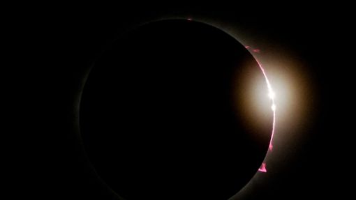 In Mexiko, den USA und Kanada konnten die Menschen eine totale Sonnenfinsternis erleben. Ein solches Himmelsspektakel kommt vor, wenn der Mond zwischen der Sonne und der Erde durchzieht und dabei die Sonne komplett verdeckt. Foto: Fernando Llano/AP