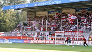 Die Fans des VfB Stuttgart wollen aus der Partie beim SV Sandhausen ein Heimspiel machen. Foto: Pressefoto Baumann/Julia Rahn