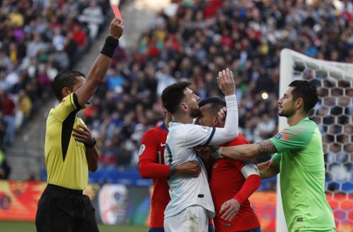 Lionel Messi konnte sich nach seiner Roten Karte nicht beruhigen. Foto: Victor R. Caivano/AP/dpa