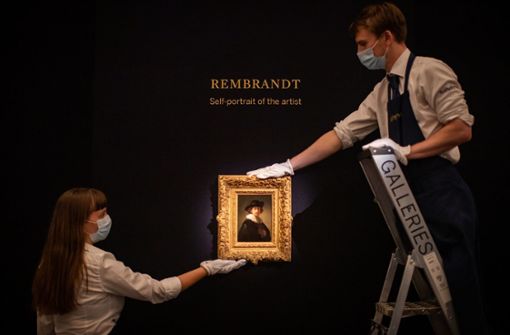 Kaum größer als ein fettes Smartphone: Rembrandts Selbstbildnis aus jungen Jahren. Foto: dpa/Aaron Chown