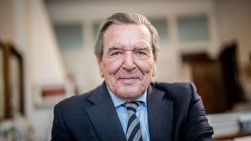 Gerhard Schröder fühlt sich weiterhin heimisch in der SPD, der er seit 61 Jahren angehört. Foto: Michael Kappeler/dpa