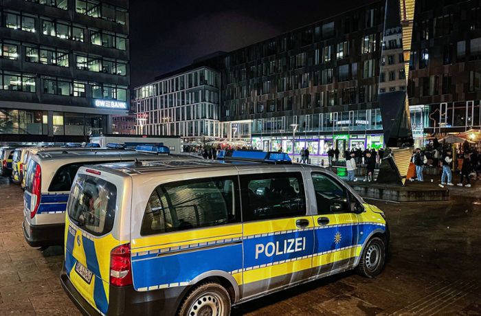 Polizeieinsätze in Stuttgart: Nächtliches Katz-und-Maus-Spiel mit der Polizei rund um den Schlossplatz