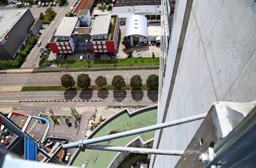 Blick vom 34 Stockwerk „Spielzeugstraßen“ unten in der Tiefe.Foto: Patricia Sigerist Foto:  