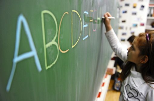 Die Schulverbände legen ein buntes ABC von tarifnahen  Forderungen   zugunsten der Lehrkräfte vor. Foto: dpa/Daniel Reinhardt