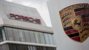 Fahrzeuge von Porsche können seit Montag online erworben werden. Foto: dpa/Christoph Schmidt