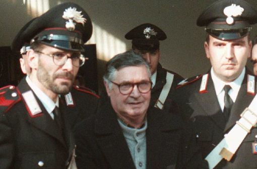 Mafiosi ohne Reue: Salvatore „Totò“ Riina wird auf diesem Foto vom 16. Januar 1996 zu einer Gerichtsverhandlung in Bologna gebracht. Foto: AP