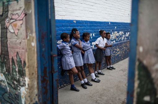 Schülerinnen der Mbuyisa Makhubu Grundschule im Township Soweto. Foto: AFP
