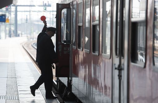 Weil immer noch viele Züge auf der Filstalstrecke viel zu spät losfahren, fordert  der Landtagsabgeordnete Sascha Binder (SPD)  Bahnkunden erneut auf, ihm ihre Beschwerden zu melden. Foto: dpa-Zentralbild
