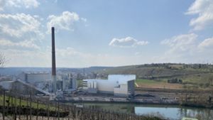Wird die Verbrennungsanlage in  Walheim gebaut? Das Bild zeigt eine Simulation mit der geplanten Anlage (rechts). Foto: EnBW