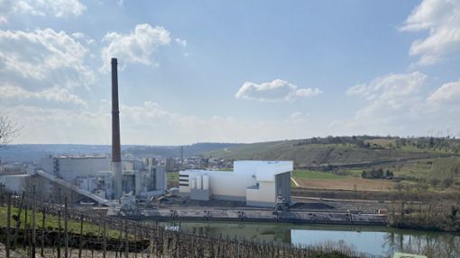 Wird die Verbrennungsanlage in  Walheim gebaut? Das Bild zeigt eine Simulation mit der geplanten Anlage (rechts). Foto: EnBW