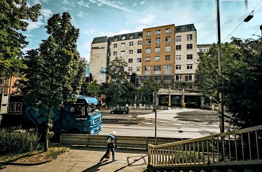 An zentraler Stelle in der Stadt gelegen: Das Bethesda-Krankenhaus thront über der Hohenheimer Straße. Foto: Lichtgut/Leif Piechowski
