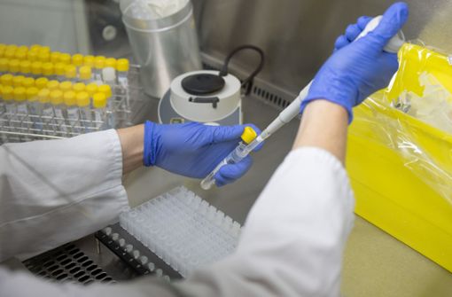 Angesichts der stark steigenden Infektionszahlen steigt auch die Nachfrage nach PCR-Tests in Stuttgart. Foto: dpa/Bernd Weißbrod