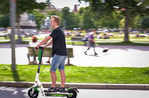 Die ersten Leihscooter rollen durch den Kessel – bislang ohne Probleme. Foto: Lichtgut