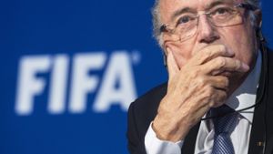 Hinter Fifa-Präsident Joseph Blatter liegen schwere Wochen – die Zukunft sieht noch schlechter aus. Foto: dpa