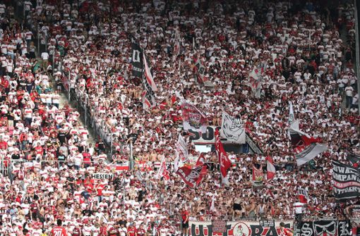 Der VfB wurde in Mainz von einer großen Zahl an Anhängern begleitet. Foto: Pressefoto Baumann/Alexander Keppler