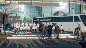 Im MAN-Werk Plauen werden derzeit noch Busse wie die der deutschen Fußball-Nationalmannschaft mit Spezialausstattungen versehen. Foto: dpa/Peter Steffen