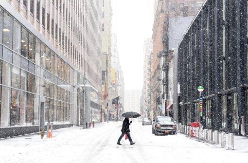 Für New York ist die Blizzardwarnung aufgehoben worden. Möglich sei allerdings noch ein Wintersturm. Foto: dpa