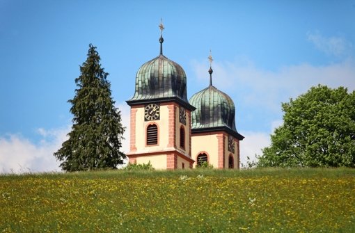Vor der Kulisse der Klosterkirche von St. Märgen sind  schon viele Filme gedreht worden, zum Beispiel „Das Schwarzwaldmädel“  mit Sonja Ziemann und Rudolf Prack in der Hauptrolle Foto: Schwarzwald Tourismus
