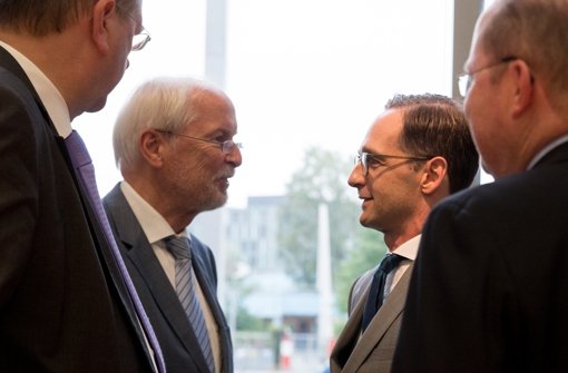 Generalbundesanwalt Range (links) und Justizminister Maas am Donnerstag vor dem Rechtsausschuss des Bundestages. Foto: dpa