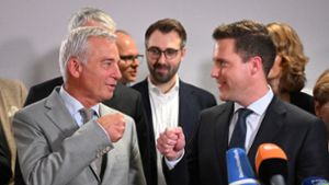 Thomas Strobl ebnet Manuel Hagel den Weg für seinen Aufsteig an die Parteispitze . Foto: dpa/Bernd Weißbrod