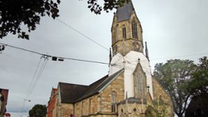 Der Turm der Stadtkirche ist deutlich älter als der Chor,  der 500 Jahre alt ist. Dazwischen hat Architekt Christian Friedrich Leins 1860 ein neues Langhaus gebaut. Foto: Archiv Felix Arnold