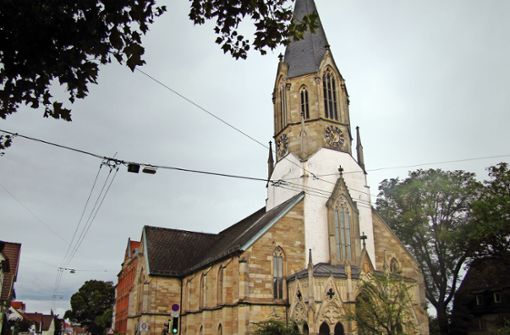Der Turm der Stadtkirche ist deutlich älter als der Chor,  der 500 Jahre alt ist. Dazwischen hat Architekt Christian Friedrich Leins 1860 ein neues Langhaus gebaut. Foto: Archiv Felix Arnold