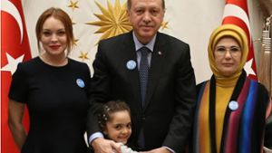 Das syrische Mädchen Bana hat den türkischen Präsidenten Erdogan sowie die Schauspielerin Lindsay Lohan (l.) getroffen. Foto: TURKEYS PRESIDENTIAL PRESS SERV