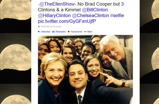 Bill, Hillary, Chelsea: Die komplette Familie Clinton auf diesem Selfie von Jimmy Kimmel. Foto: twitter.com/jimmykimmel