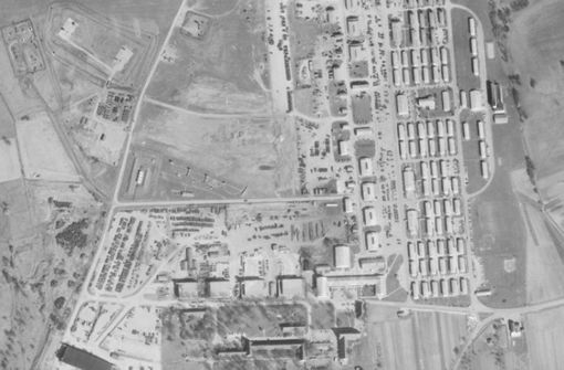 Der Scharnhauser Park ist mehrfach ausgezeichnet worden, inzwischen wohnen dort 8500 Menschen.  Im Jahr 1968 (Luftbild unten links) war davon noch nichts zu ahnen – damals wurde das Gelände vom Militär genutzt. Foto: Landesarchiv/LGL/Ines Rudel (Archiv)