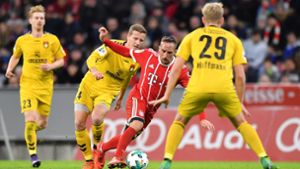 Franck Ribery (rotes Trikot) spielte mit seinem FC Bayern München gegen die SG Sonnenhof Großaspach. Foto: Bongarts