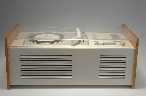 Die Emanzipation des Technikdesigns: Otl Aichers „Schneewittchensarg“, eine Rundfunk-Phono-Kombination,  1957 entworfen für die Firma Braun. Foto: Hersteller