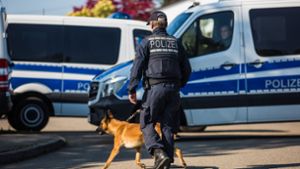 Polizeihunde helfen beim Aufspüren von Drogen – oder auch Bargeld. (Symbolbild) Foto: dpa/Christoph Schmidt