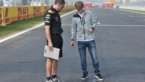 Vettel: Hält der Asphalt? Foto: dpa
