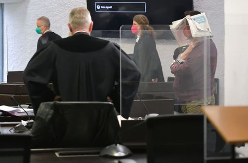 Der Cold-Case-Prozess im Stuttgarter Landgericht mit Hartmut M. (rechts) fördert weitere Details zutage. Foto: Lichtgut/Max Kovalenko