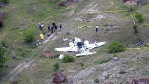 Das Flugzeug-Wrack wurde etwa zehn Kilometer nordwestlich des Flughafens gefunden. Foto: The San Antonio Express-News/AP