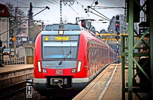 In fünf Jahren soll die S 2 von Vaihingen kommend nicht mehr in Filderstadt-Bernhausen enden, sondern über Sielmingen  nach Neuhausen weiterfahren. Foto: Lichtgut/Achim Zweygarth