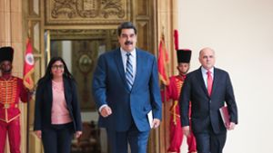 Präsident Nicoals Maduro neben Delcy Rodriguez (l.) und dem Päsidenten des staatlichen Ölkonzerns PDVSA Manuel Quevedo (re.). Foto: Venezuelan Presidency