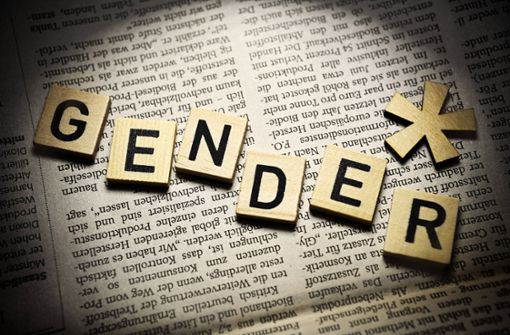 Sollte man in der Verwaltung „gendern“? Das ist umstritten. (Symbolbild) Foto: IMAGO/Christian Ohde/IMAGO/Christian Ohde