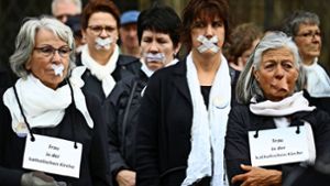 Schweigedemonstration von Frauen bei der  Aktionswoche für Gleichberechtigung. Foto: dpa