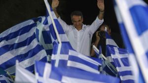 Kyriakos Mitsotakis, Vorsitzender der konservativen Oppositionspartei Nea Dimokratia (hier bei einer Wahlkampfveranstaltung), kann seinen Triumph bejubeln. Foto: dpa