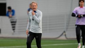 Jürgen Klinsmann droht das Aus als Trainer des südkoreanischen Nationalteams. Foto: Thanassis Stavrakis/AP/dpa