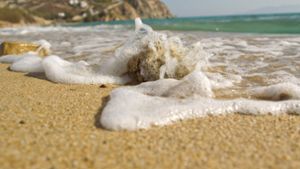 Sonne, Strand und Party: die griechische Insel Mykonos gilt als Lieblingsziel der High Society. Foto: dpa
