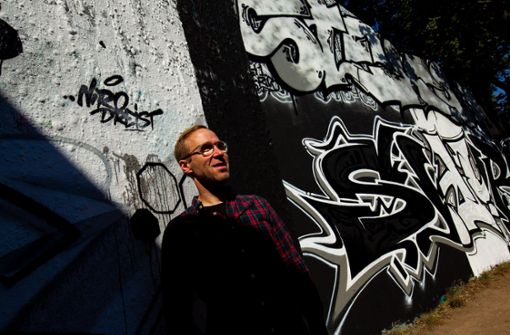 Man könne ein Graffiti auch einfach schön finden und müsse nicht jeden Code entschlüsseln, sagt Patrick Klein. Foto: Lichtgut/Leif Piechowski